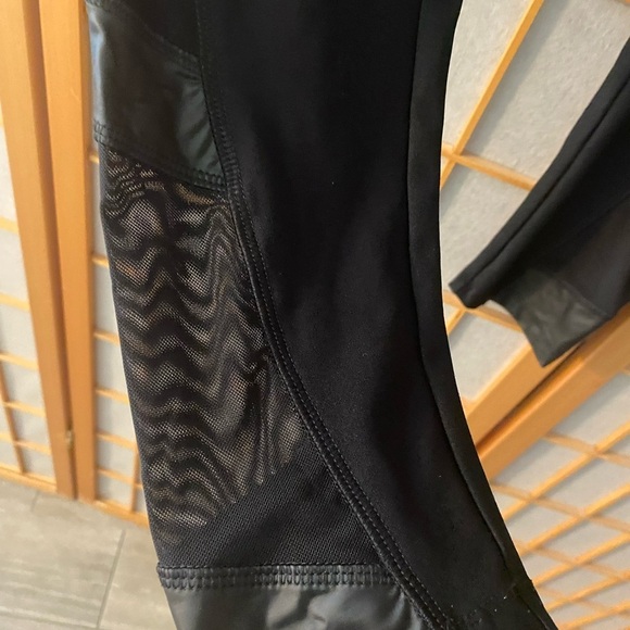 VOGO Athletica Yoga Exercise Pants M Black Mesh Faux Leather Stripe Leggings - Picture 5 of 6